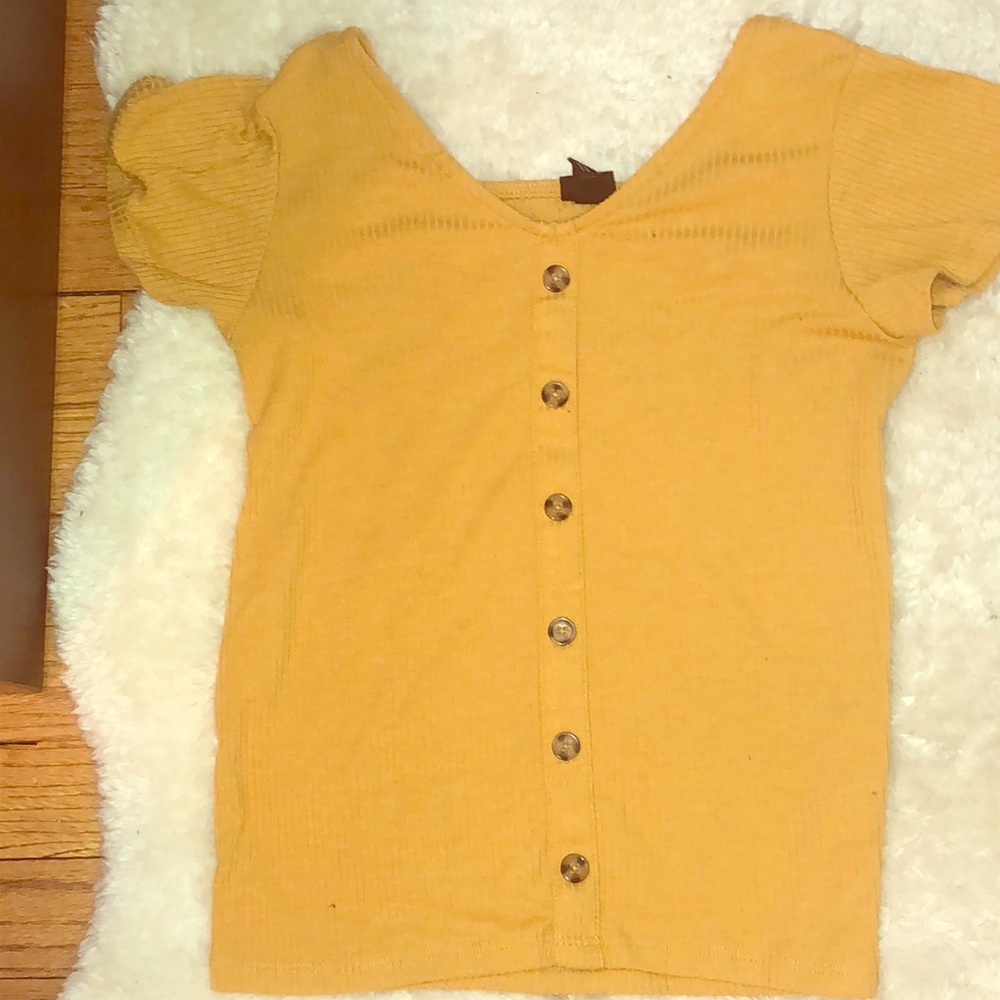 Trendy yellow shirt